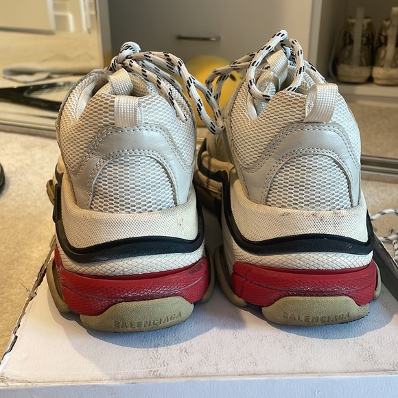 - Triple S Balenciaga Shoes - Picture 6 of 9
